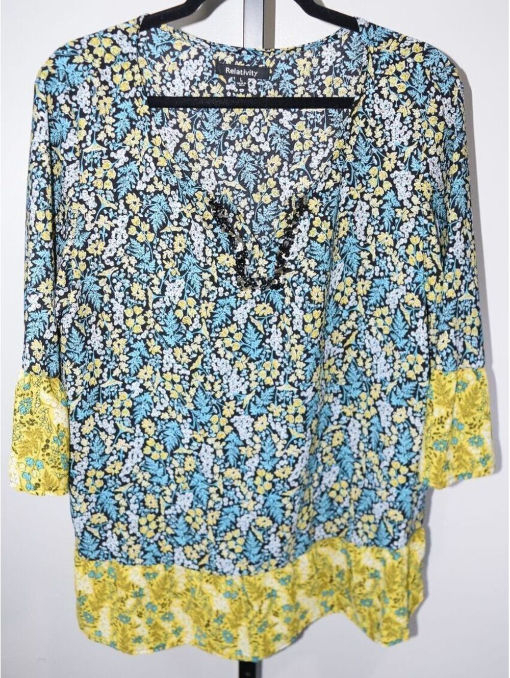 Relativity Black Blue Yellow Floral Sequin V-Neck Blouse Size L